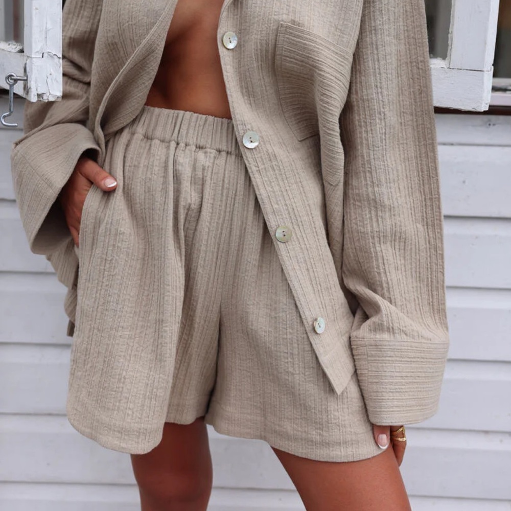BNWT Maurie and Eve high waisted shorts XL